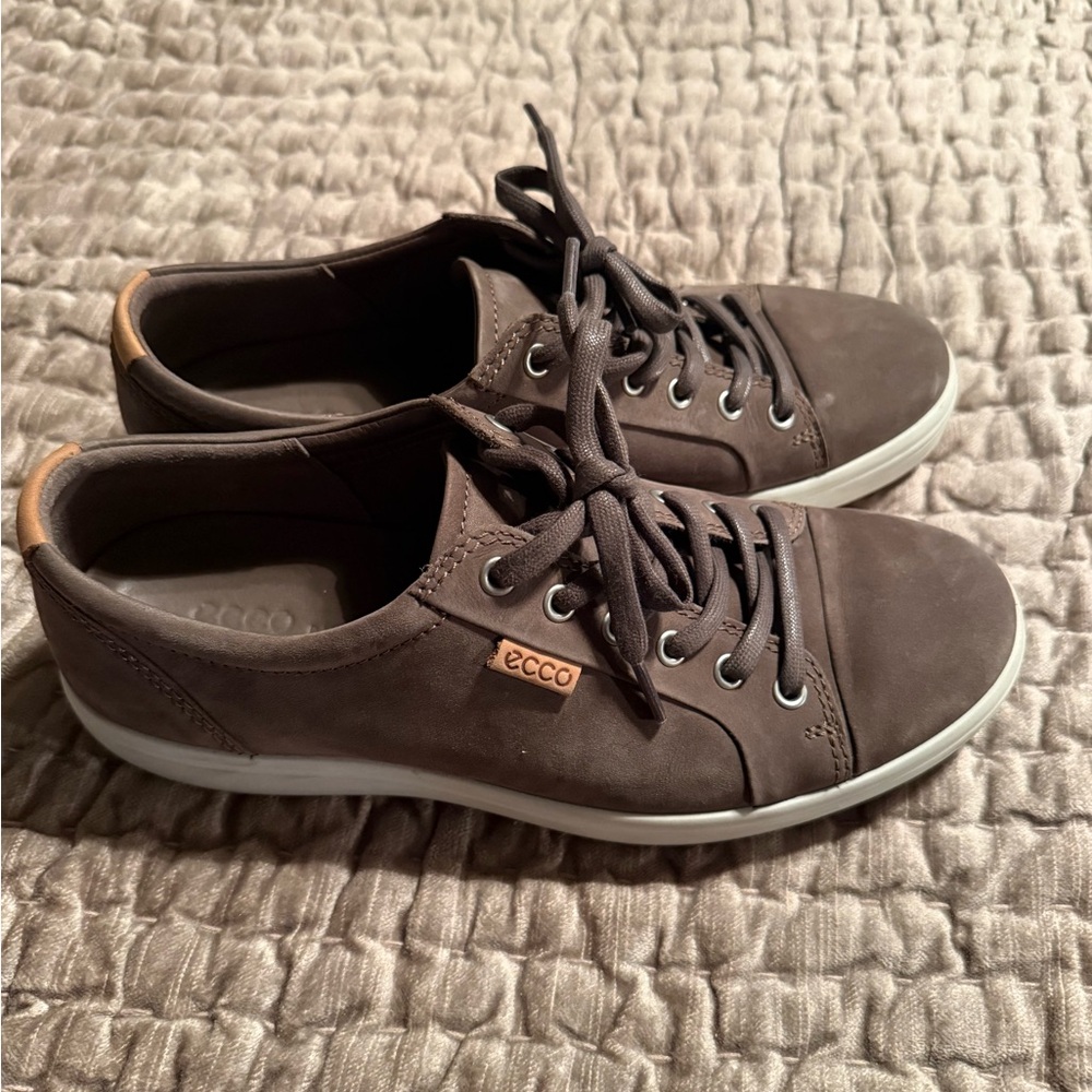 ECCO womens Dark Brown Leather Low-Top Sneakers with White Sole
